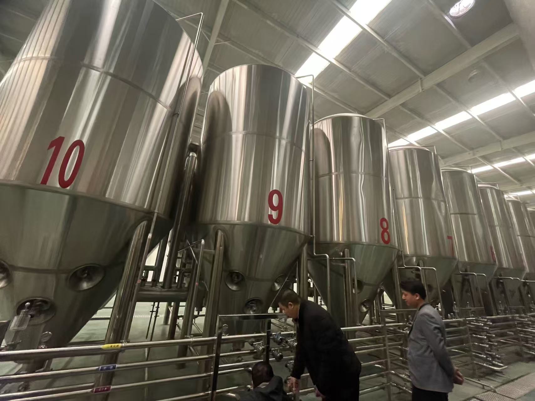 溧阳精酿啤酒设备厂—平面布置、设备设计、制造、调试、培训等一条龙服务